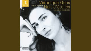 Kadr z teledysku La pauvre fleur disait au papillon céleste tekst piosenki Victor Hugo