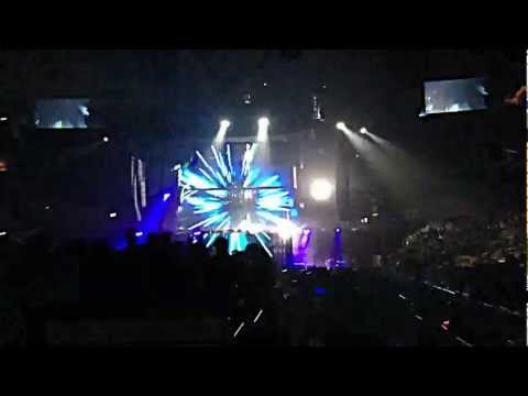 Shm @ Barclay's March 2, 2013 - Ingrosso on drums