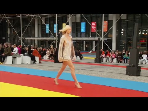 Vilma Sjoberg for Stella McCartney SS 2023 Paris Fashion Week october 2022