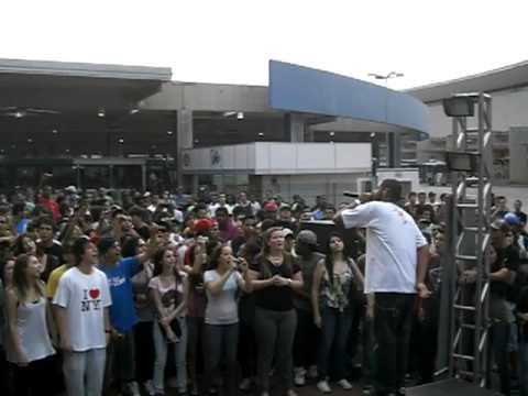 Emicida no projeto Arte nos Terminais EMTU, Campinas