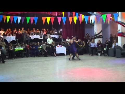  Cristhian Sosa  and  Suyay Quiroga  are  dancing  to  the  tango  "  Amarras  "