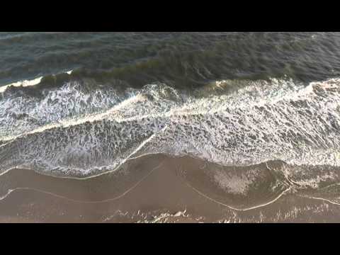 Imaxes de drones de surf e area no Jones Beach State Park