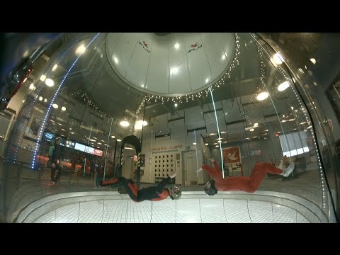 Indoor skydiving: transitions and knee flying (Nick 39)