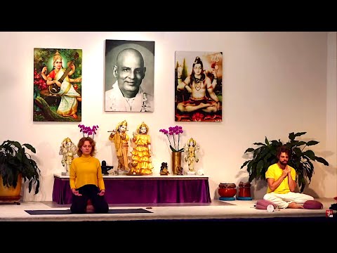 Yogastunde "Herzöffnend" mit Christopher Yoga Vidya Grundreihe Uhr 16:15 03.09.2020
