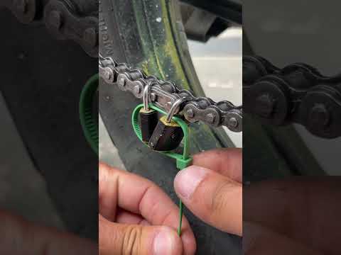 Pon un candado en la cadena de tu moto y descubre por qué #TallerMX #ConsejoMecánico #AjustePerfecto