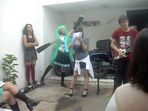 tomoe cantando