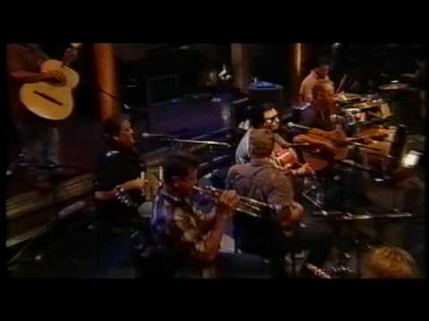 Rowwen Hèze & Los Lobos: Kroenenberg / Ay Te Dejo En San Antonio