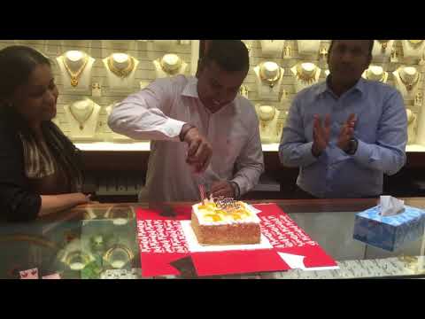 Ajith Kumar Birth Day cake Cutting Joyalukkas Jewellery Singapore Main (08-04-2019)