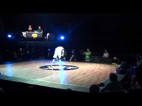 bboy Bayson VS lilDress hip4 Medellin Power Move 2011