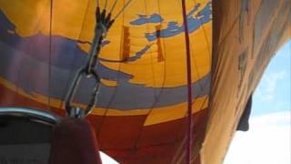 preview picture of video 'Hot Air Balloon on the way up.... Cairns 2009'