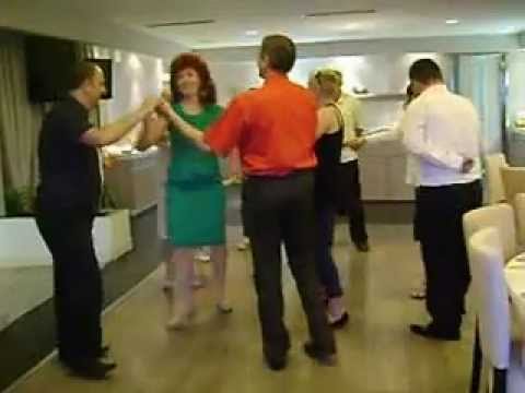 download lagu mp3 mp4 el Hollywood Sarajevo, download lagu el Hollywood Sarajevo gratis, unduh video klip el Hollywood Sarajevo