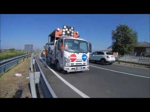 LAVORI POSA SEGNALETICA ORIZZONTALE VERNICE PERLINE BICOMPONENTE G. & G. g&g