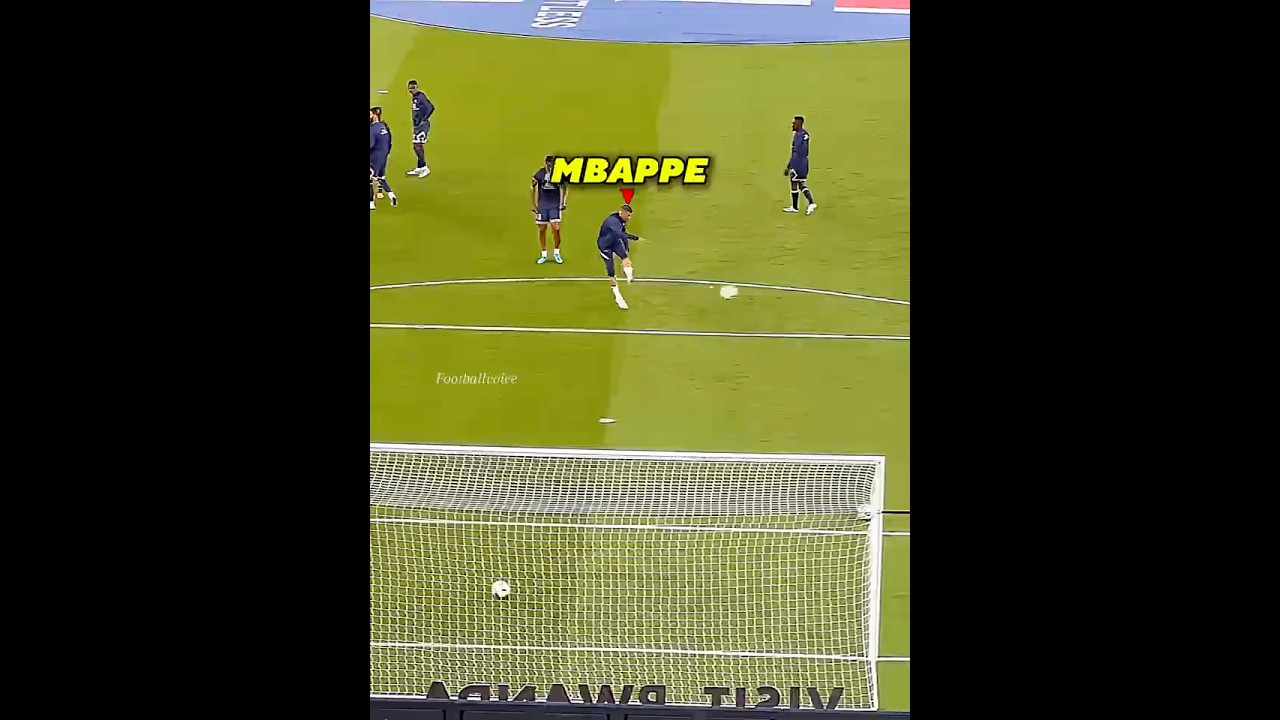 Messi Teaches Mbappe👏