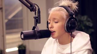 Julia Adams - Brändes (Live @ East FM)