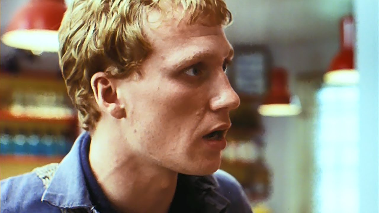 Miniature de la vidéo Bedrooms and Hallways (1998) ORIGINAL TRAILER du film Des chambres et des couloirs