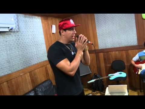 RUBINHO MSB cantando Flor no ensaio