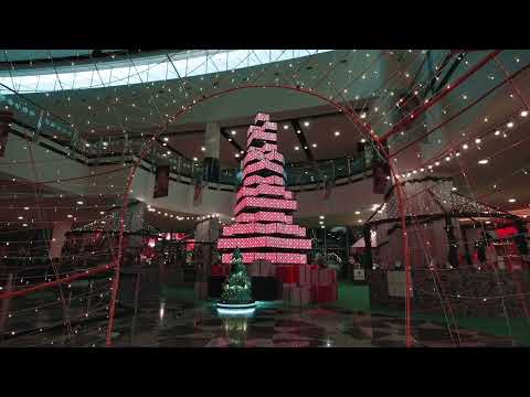 Mall of the Emirates: Christmas Tree