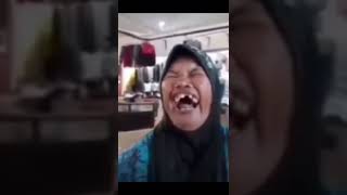 Download lagu Viral!! nenek nenek ketawa sampai gigi nya hilang mp3 Download lagu Viral!! nenek nenek ketawa sampai gigi nya hilang mp3