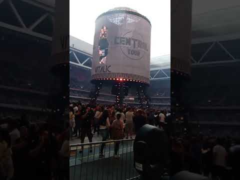 Première partie d’Indochine - Central Tour - Lille 2 - Vitalic