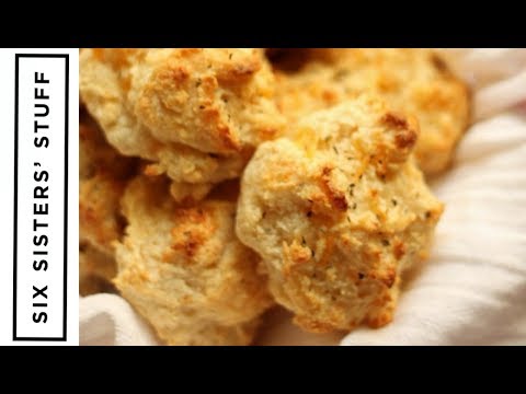 How to Make Cheddar Bay Biscuits (Red Lobster Copycat!)