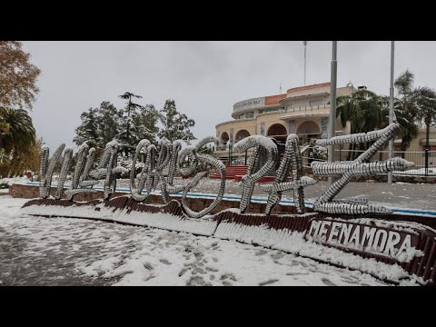 Rara y hermosa nevada en Villa Carlos Paz, Cordoba, Argentina. (Imagenes de calles) #nieve