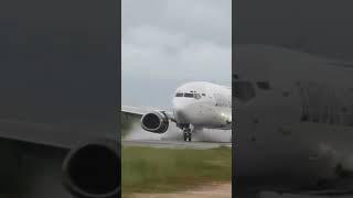 Download lagu unique Landing| Batavia air Boeing 737-300 ER Landing at domine eduard Osok Airport || aviation boy mp3