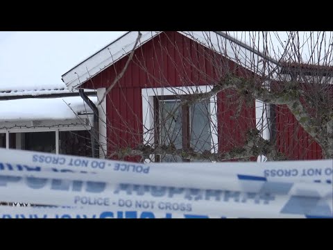 Dubbelmordet i Mantorp - "Har pressats att föra över 20 000 kronor" - Nyheterna (TV4)
