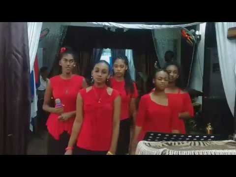 MEDLEY DONNE LI LA GLOIRE,MO PAPA PLI GRAN KI TOU,JE VEUX T'ADORER.