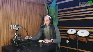 מדברים מרבי נחמן מברסלב   למעלה מהזמן (הרב מאור קריו) - התמונה מוצגת ישירות מתוך אתר האינטרנט יוטיוב. זכויות היוצרים בתמונה שייכות ליוצרה. קישור קרדיט למקור התוכן נמצא בתוך דף הסרטון