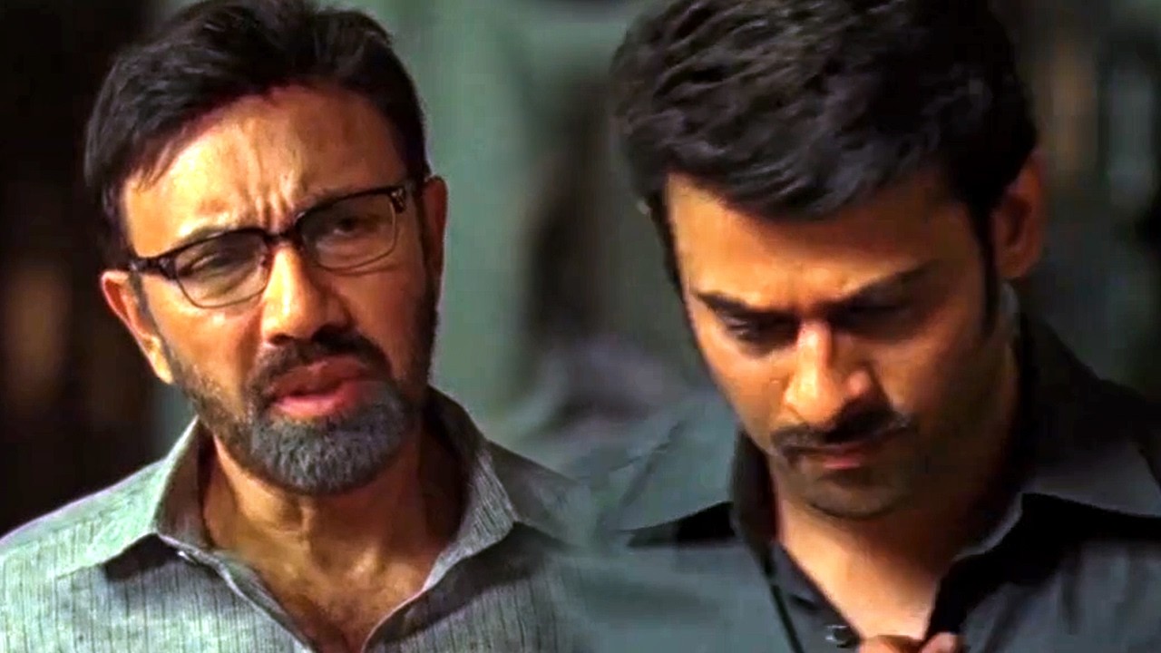 गुंडो को Prabhas की भनक ना लगे इसके लिए Sathyaraj प्रभास को शहर जा