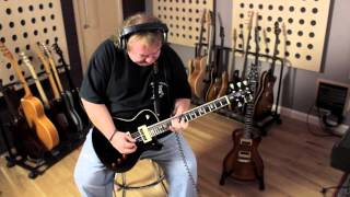 Video thumbnail for Bernie Marsden Jams on his PRS SE Signature in Black by PRS Guitars Europe