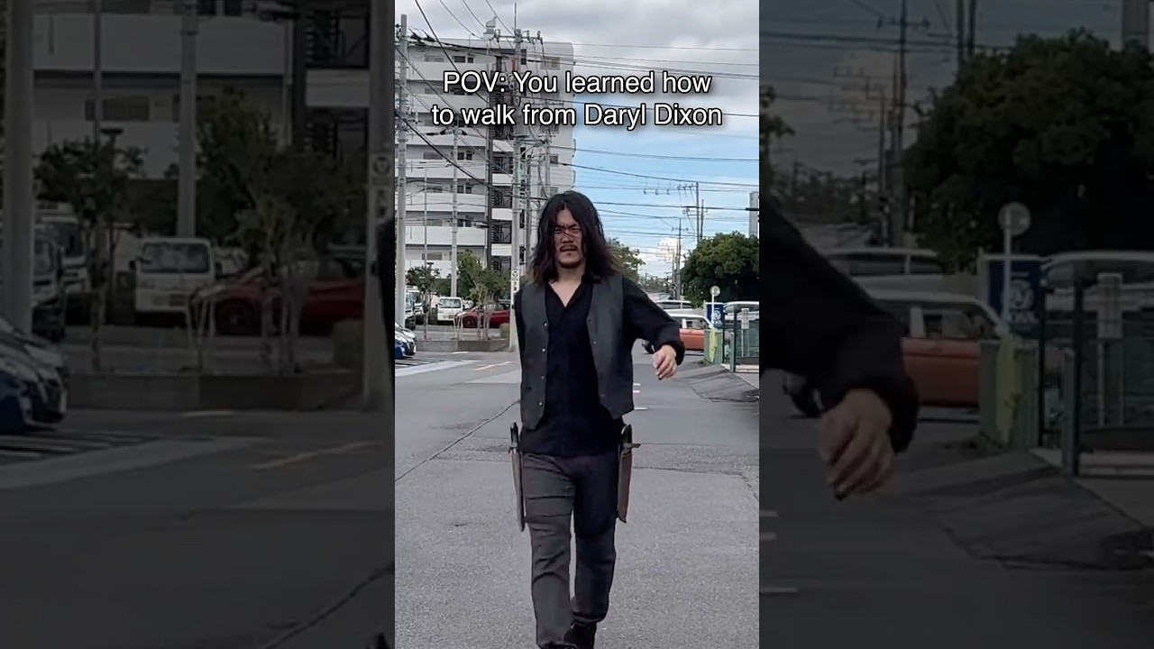 How Daryl Dixon Walks 😂 #thewalkingdead #daryldixon