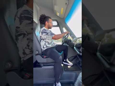 This electric Amazon van is from the FUTURE. 👀