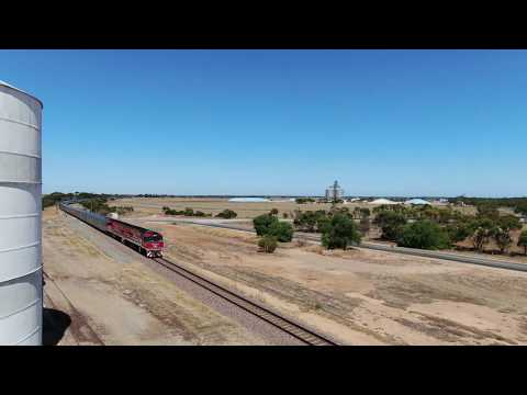 NR75 + NR18 Ghan loco's