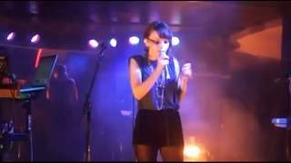 Chvrches We Sink first performance - Original different Lyrics - Lauren Mayberry