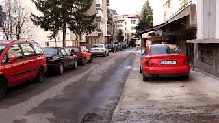 Край на влизането в ул."Кокиче" откъм паркинга на Регионалната библиотека в Смолян