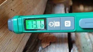 Tester l'humidité du bois de chauffage