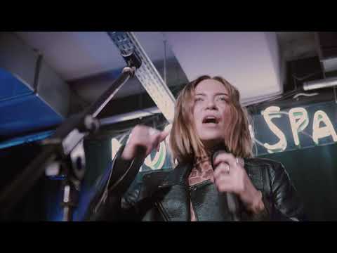 ALLOISE - Lettin' U Know (live at MK)