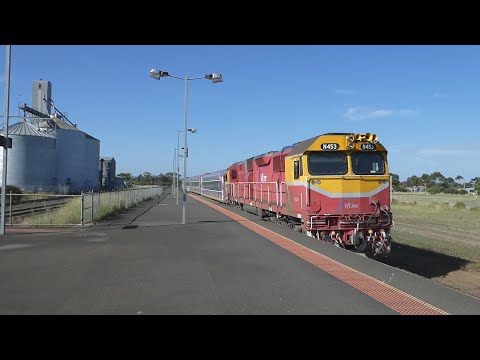V/Line N453 at Lara Platform 2 (Geelong afternoon peak service)