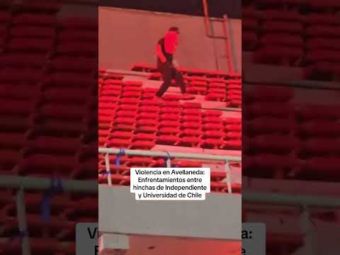ENFRENTAMIENTOS EN AVELLANEDA: HINCHAS DE INDEPENDIENTE Y UNIVERSIDAD DE CHILE 🇦🇷🇨🇱