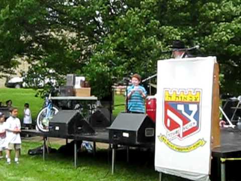 Mendel saying Possuk at Baltimore Lag Bomer Parade