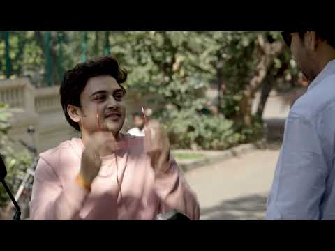 Sadak Suraksha Abhiyan I Pankaj Tripathi educating the public on the importance of helmet safety