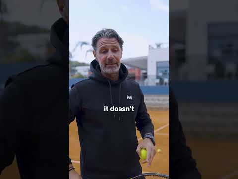 Here’s why you shouldn’t imitate Roger Federer’s slice backhand 🙅‍♂️ #tennis #federer #backhand