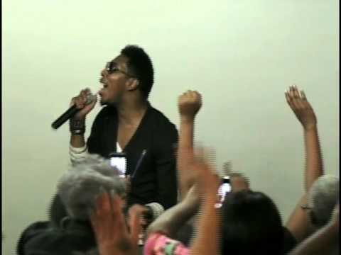 He's Able - Deitrick Haddon At Cmty Of Hope.mov