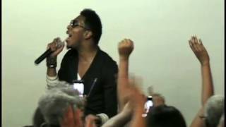 He&#39;s Able - Deitrick Haddon At Cmty Of Hope.mov