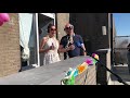 Tachtig bewoners flat Rotterdam-Centrum gaan los op silent disco-feestje: 'Zo leer je je buren no...