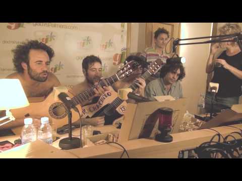 LA PANDILLA VOLADORA - Todo me da igual (Directo acústico estudios Radio Gladys Palmera)