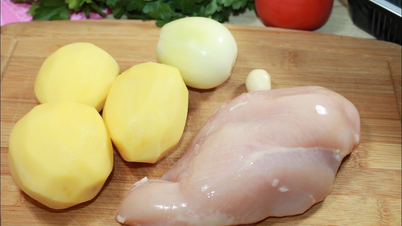 Готовлю ужин - просто курица и картошка, а получается супер вкусно.