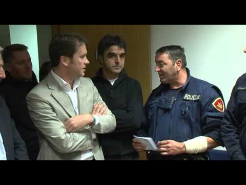 2015 10 25 Ministar unutrasnjih poslova i direktor Uprave policije posjetili povrijedjene policajce