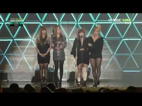 전효성 Secret Hyosung with broken leg at Melon Awards 2011